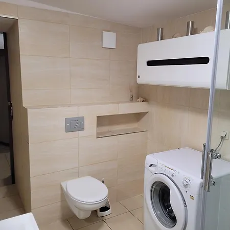 - Centre Main Station 170m * גדינייה