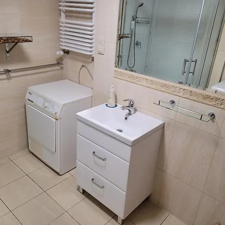 - Centre Main Station 170m גדינייה