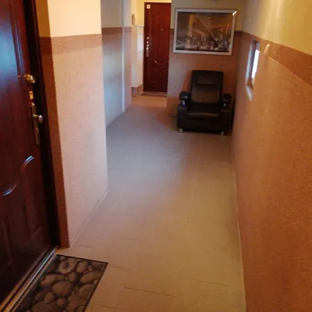 - Centre Main Station 170m Apartment
