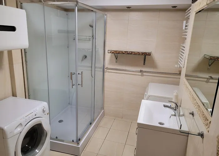 - Centre Main Station 170m Апартаменти