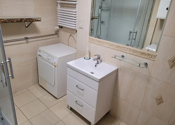 - Centre Main Station 170m Гдиня