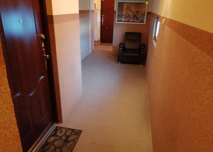 - Centre Main Station 170m Апартаменти