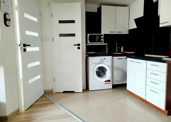 - Centre Main Station 170m Апартаменти